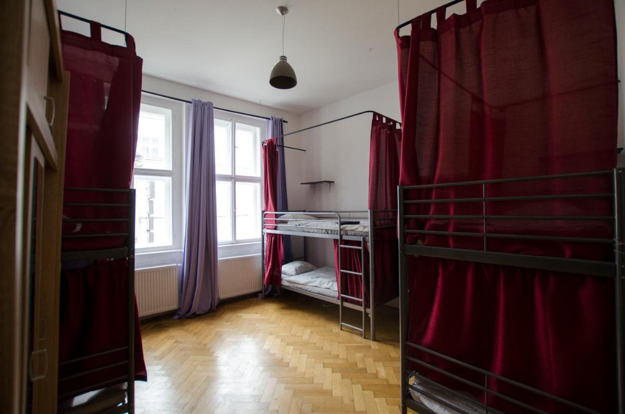 Globe Hostel Prague Adults Only Экстерьер фото
