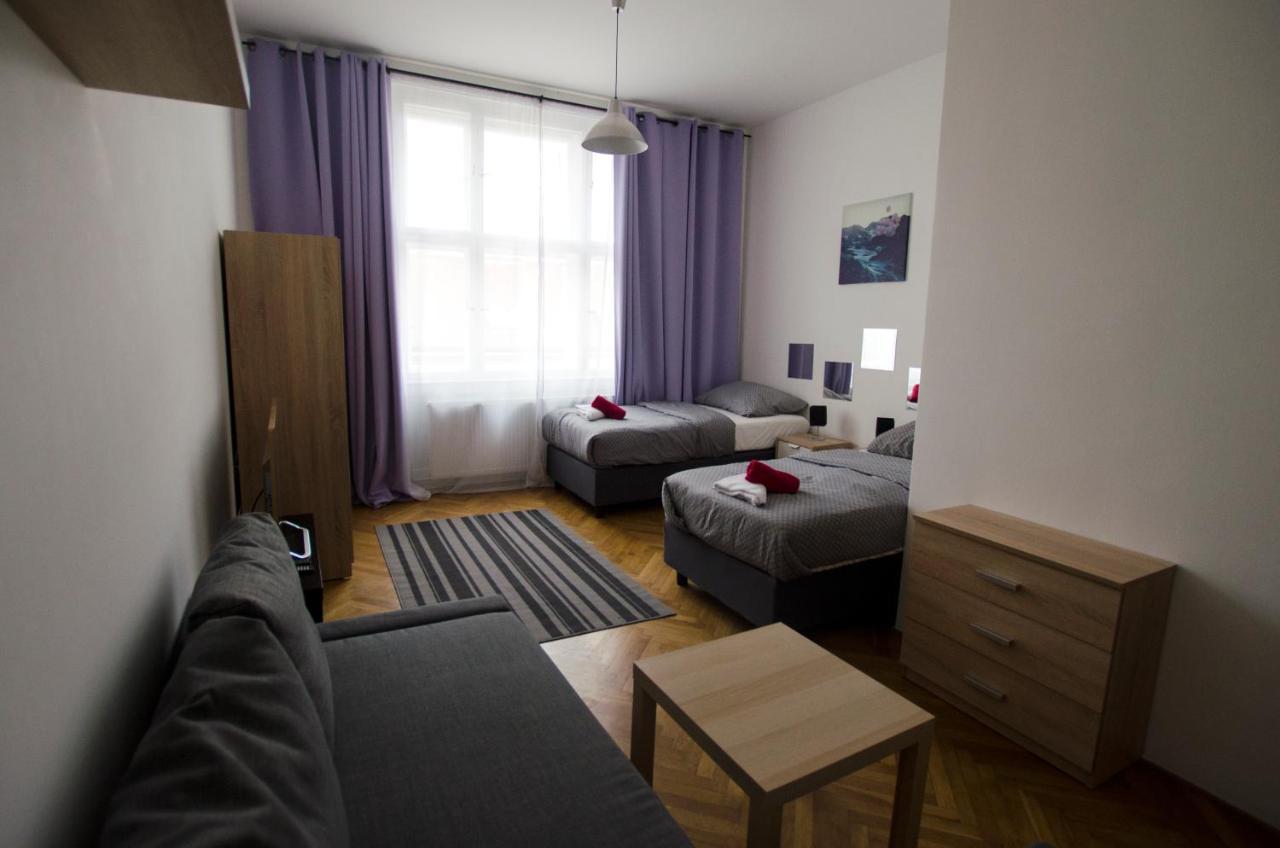 Globe Hostel Prague Adults Only Экстерьер фото
