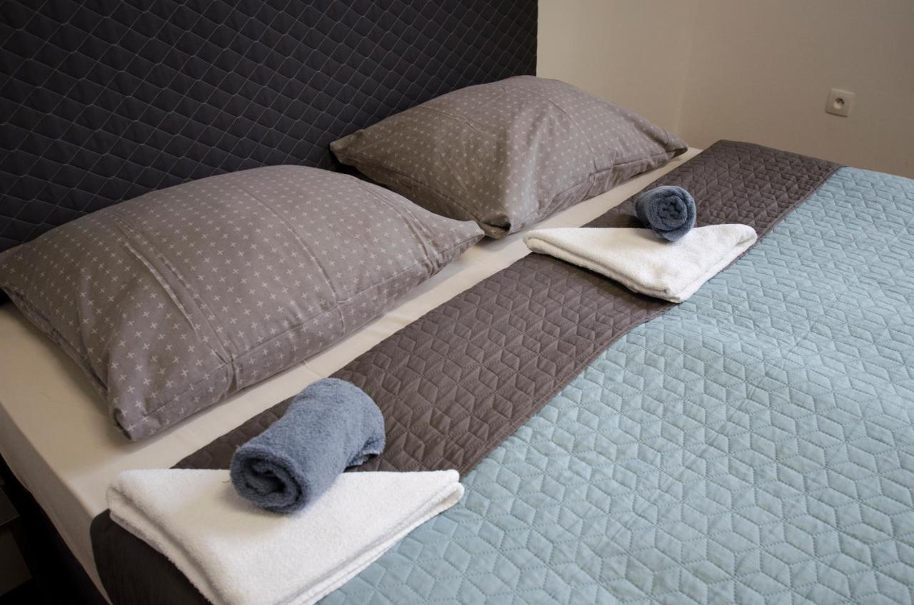 Globe Hostel Prague Adults Only Экстерьер фото