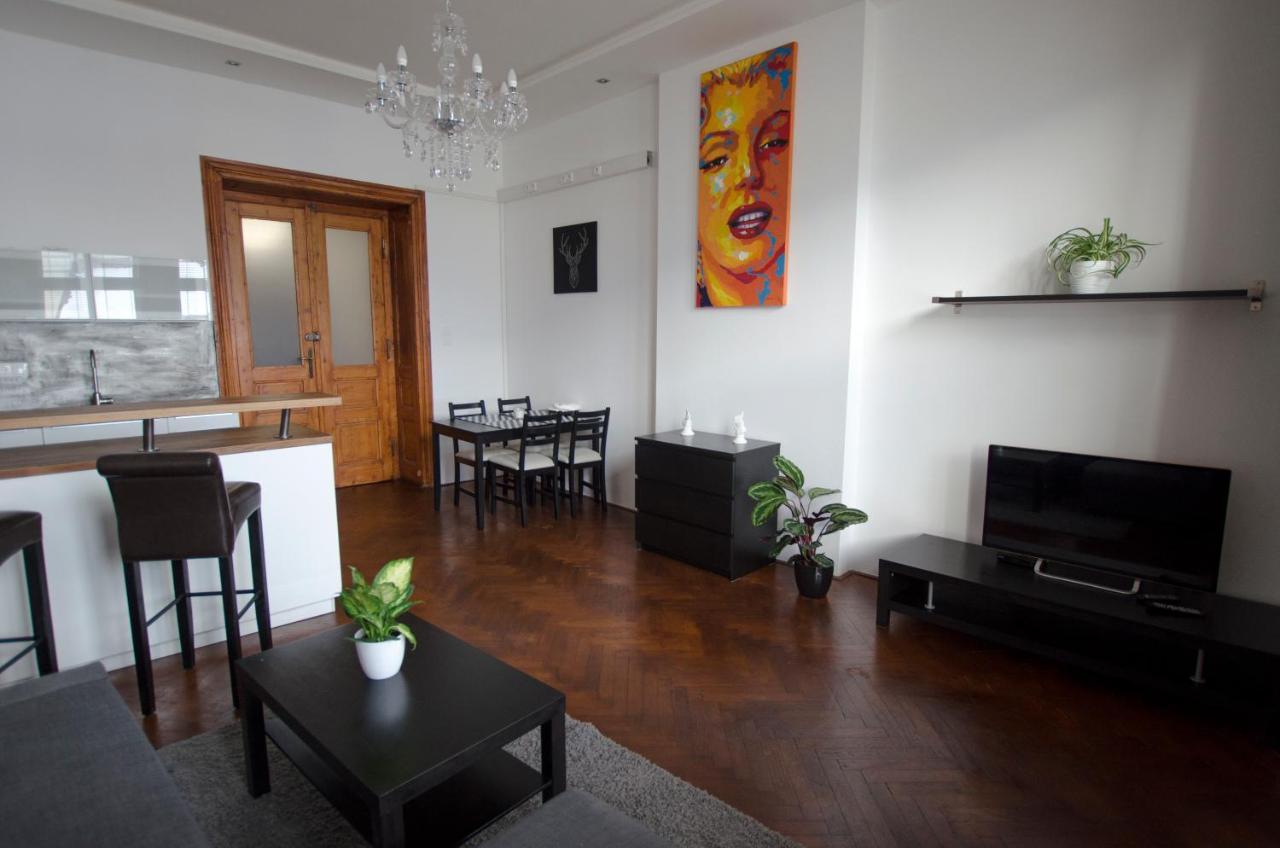 Globe Hostel Prague Adults Only Экстерьер фото