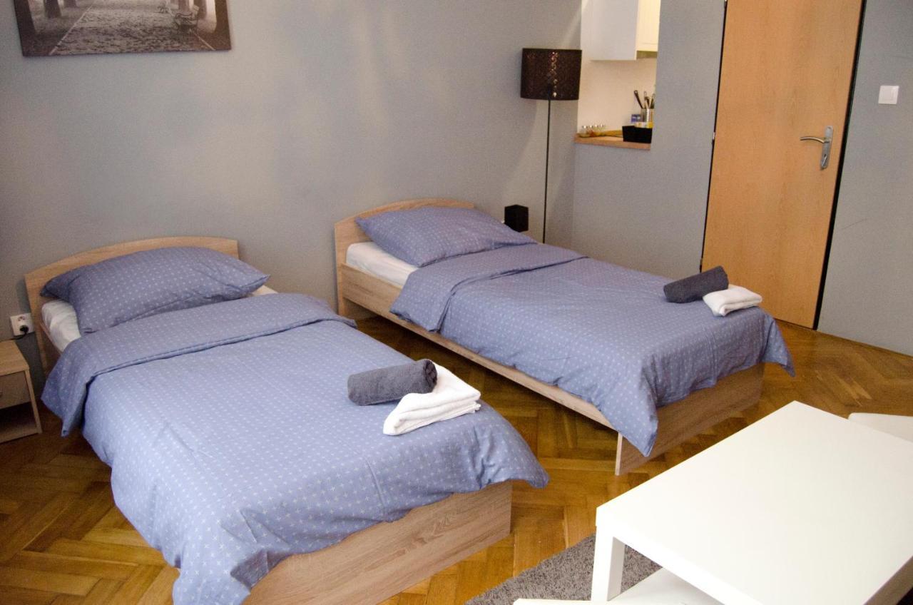Globe Hostel Prague Adults Only Экстерьер фото