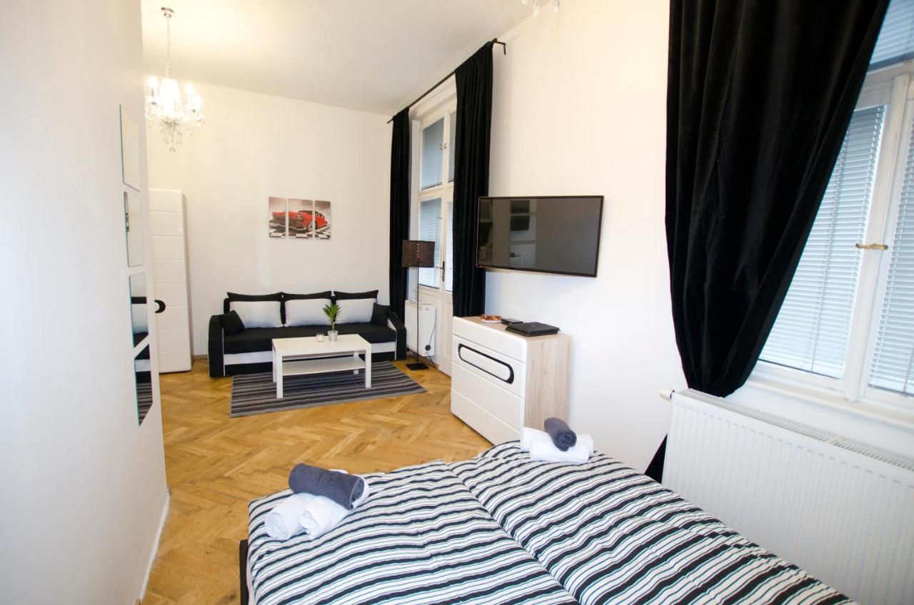 Globe Hostel Prague Adults Only Экстерьер фото