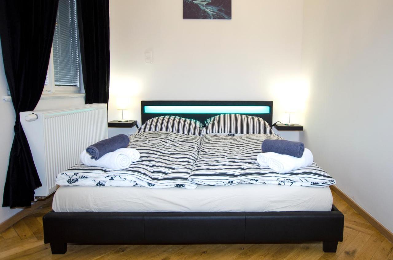 Globe Hostel Prague Adults Only Экстерьер фото