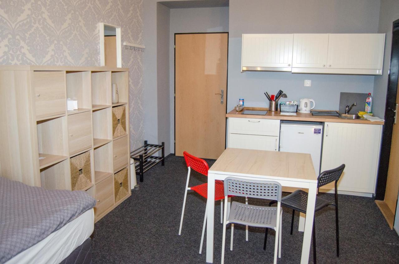 Globe Hostel Prague Adults Only Экстерьер фото