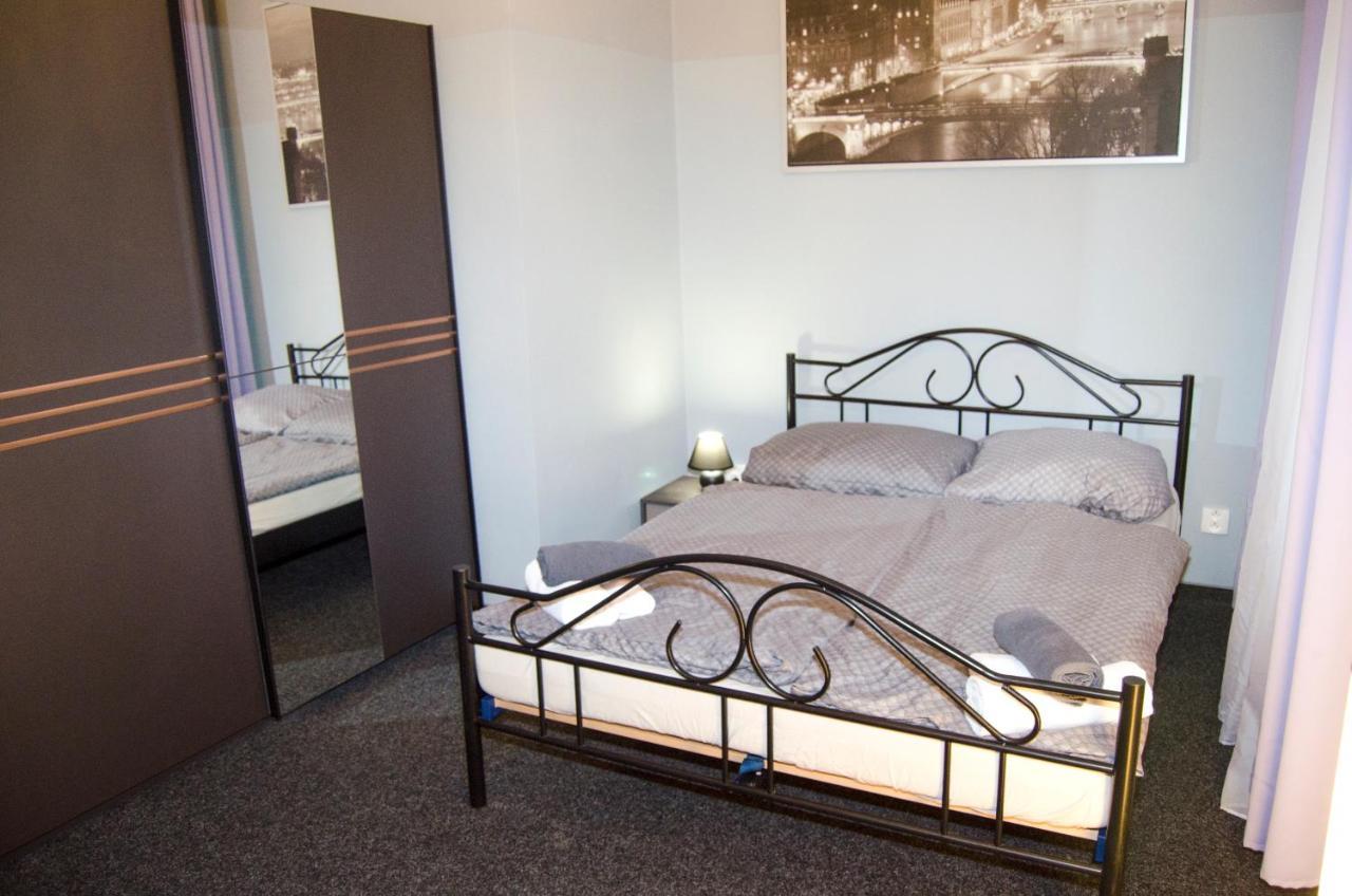 Globe Hostel Prague Adults Only Экстерьер фото