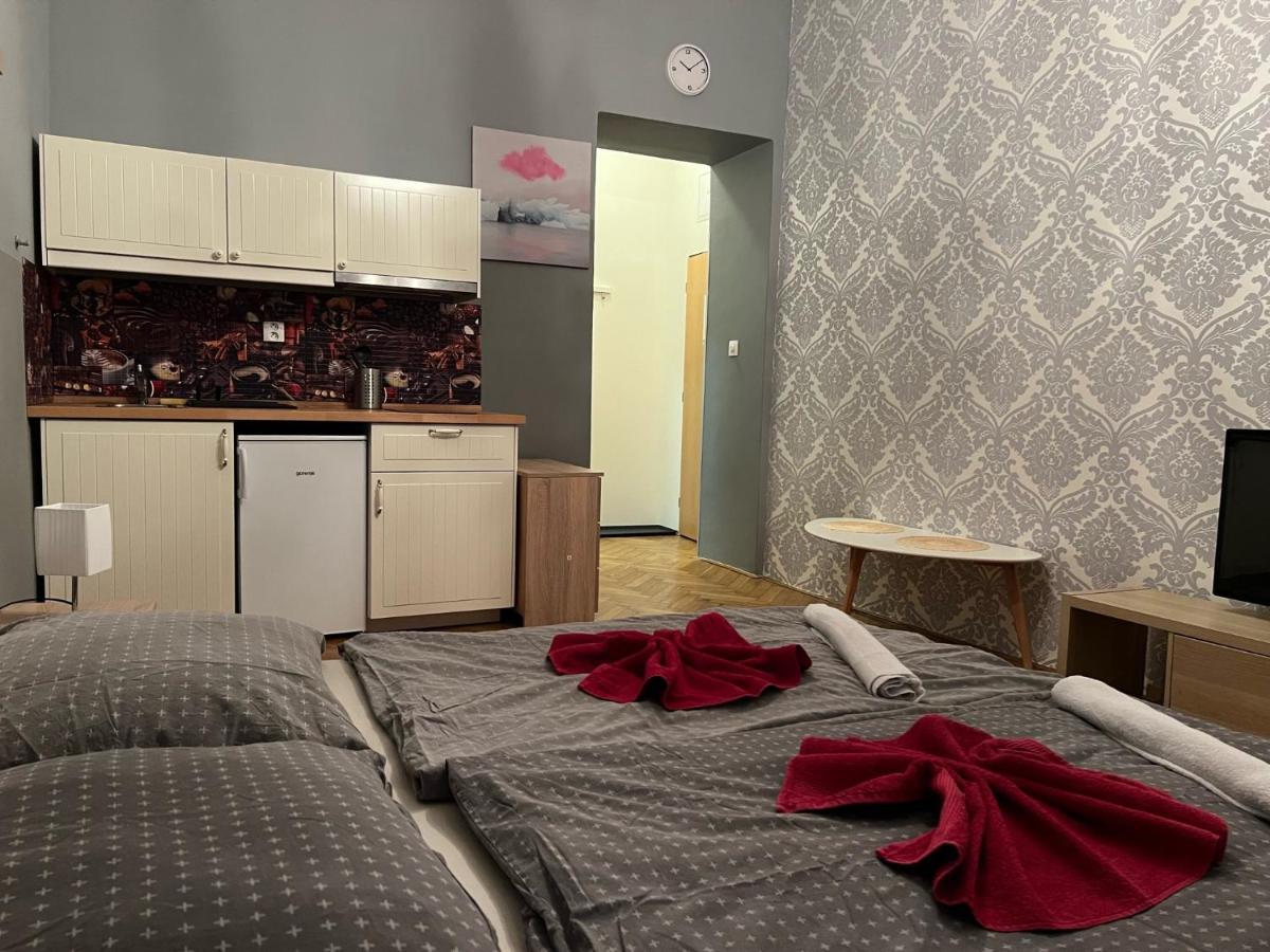 Globe Hostel Prague Adults Only Экстерьер фото
