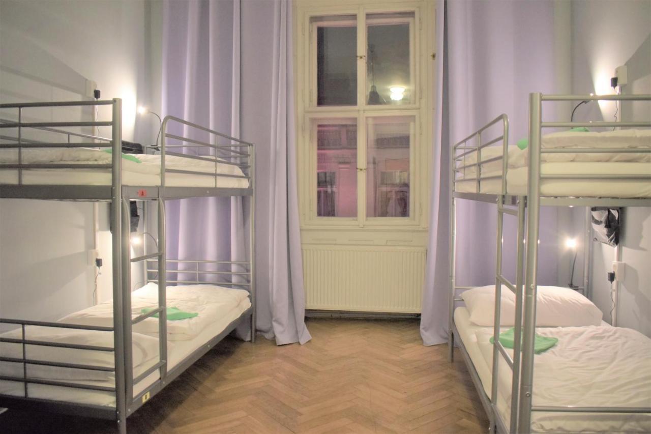 Globe Hostel Prague Adults Only Экстерьер фото