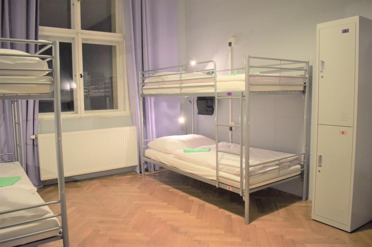 Globe Hostel Prague Adults Only Экстерьер фото
