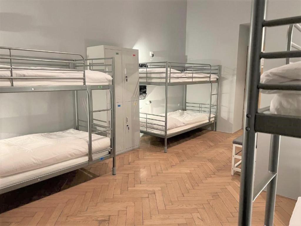 Globe Hostel Prague Adults Only Экстерьер фото